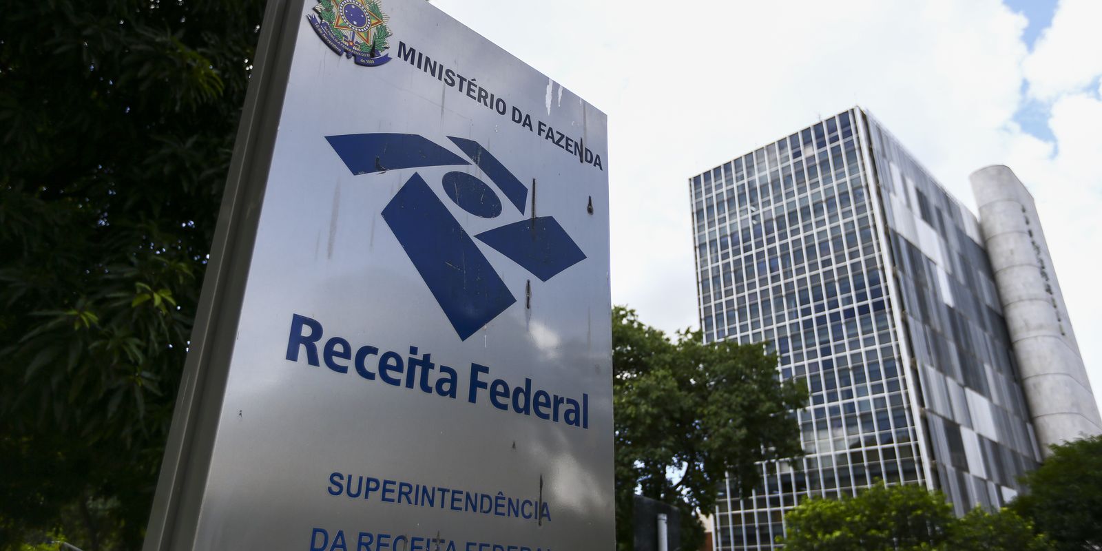 Documentos relacionados ao Imposto de Renda e à tributação de dividendos