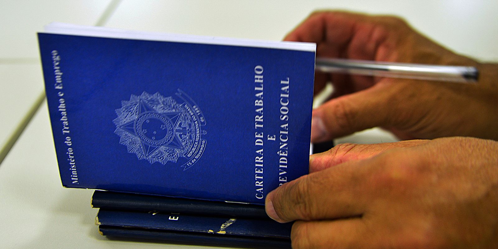 Dados sobre empregos formais e trabalhadores com carteira assinada no Brasil