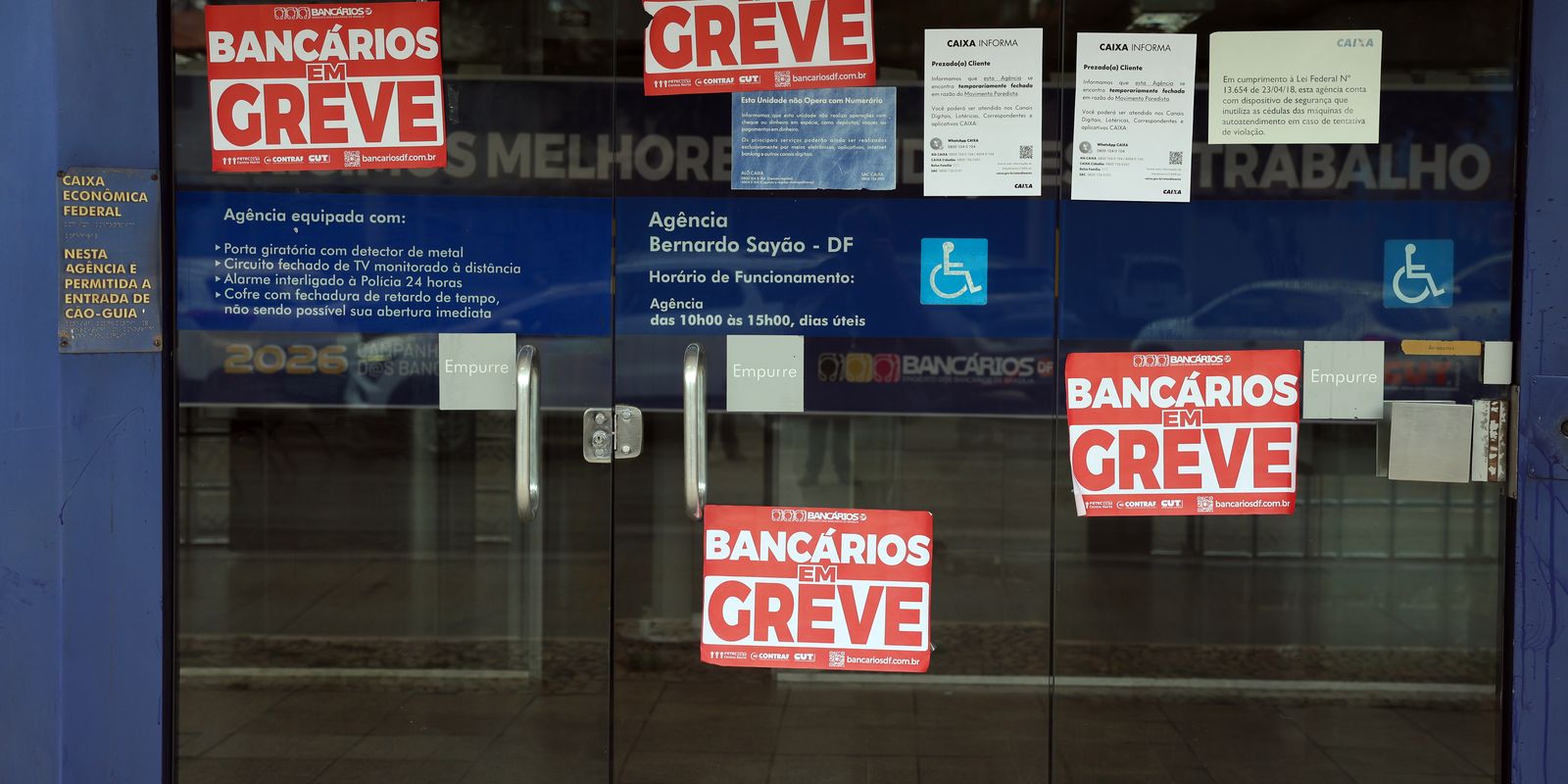 Agência da Caixa Econômica Federal durante a greve nacional dos bancários