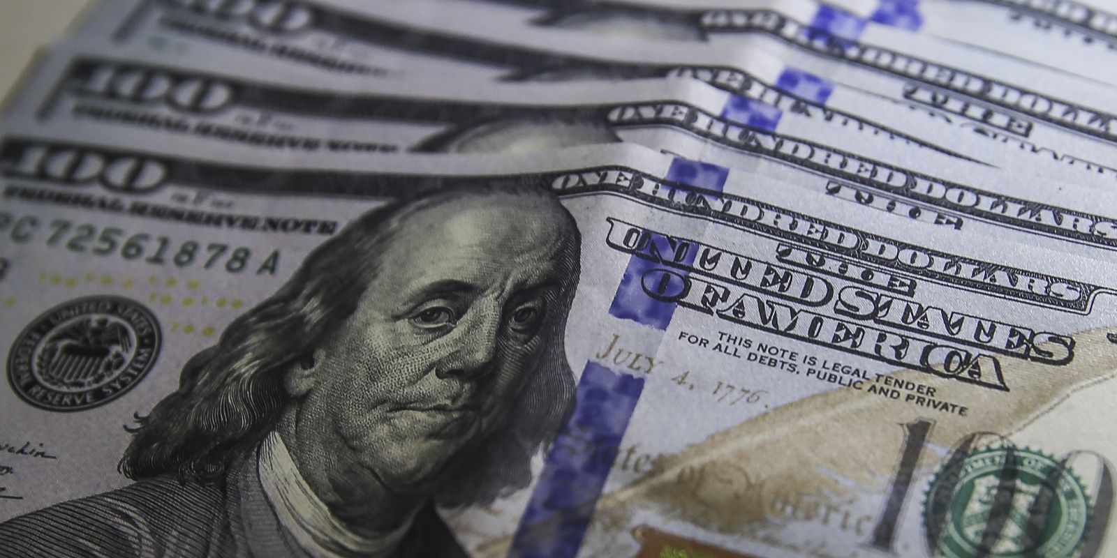 Dólar sobe 0,76% e fecha a R$ 5,39 em dia de cautela