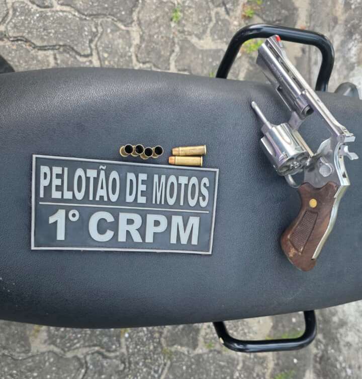PMCE prende, em flagrante, dois suspeitos de tentativa de roubo a posto de combustíveis em Fortaleza
